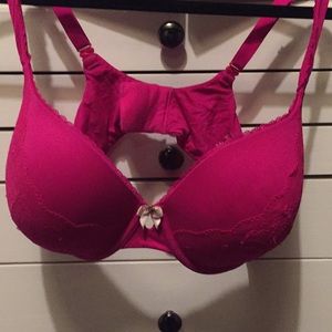 Perfect shape VS pink bra